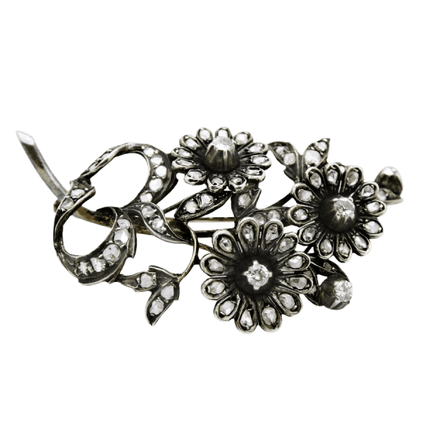Spilla antica tema floreale