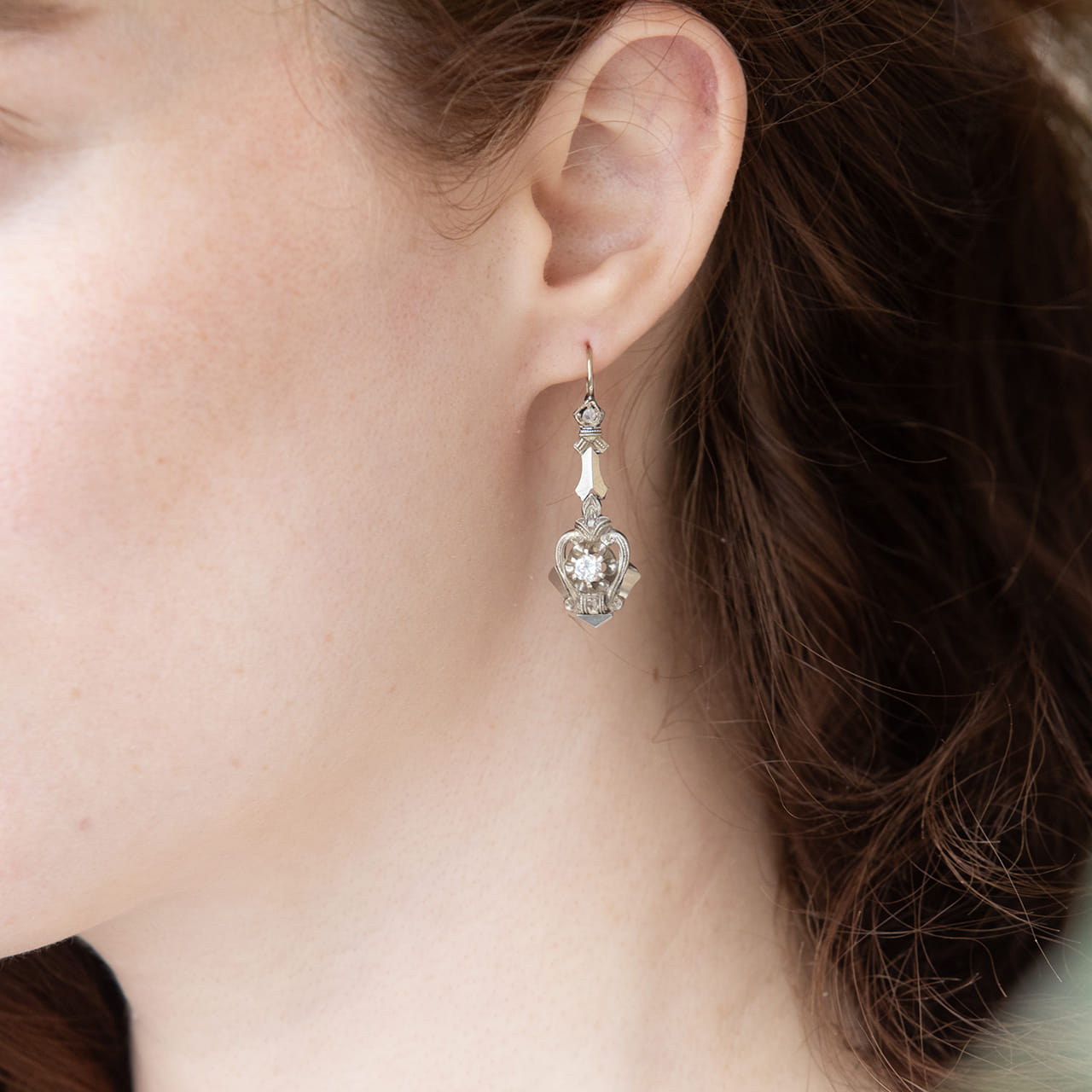 Orecchini pendenti dec&ograve; con diamanti-2