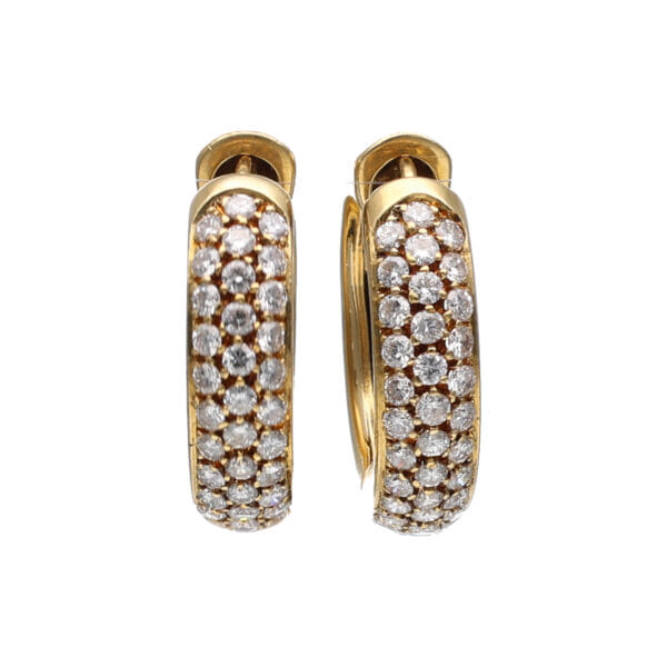 Orecchini a cerchio con diamanti