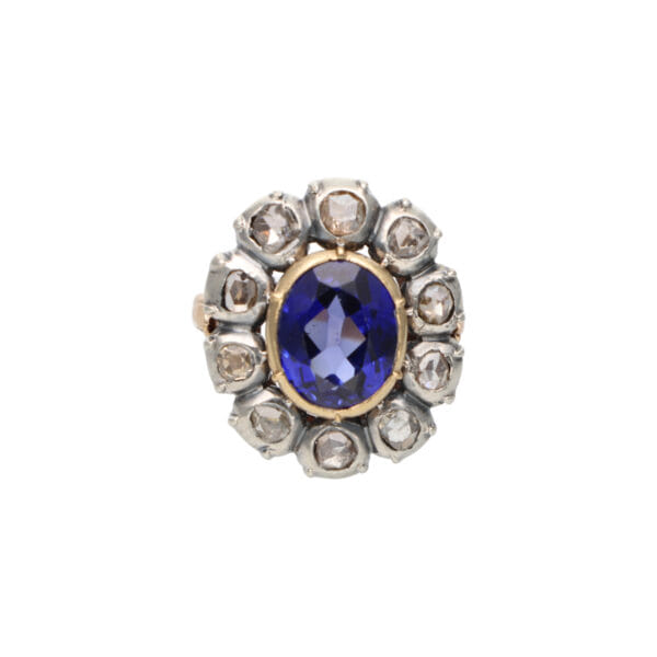 Anello a grappolo in stile Revival