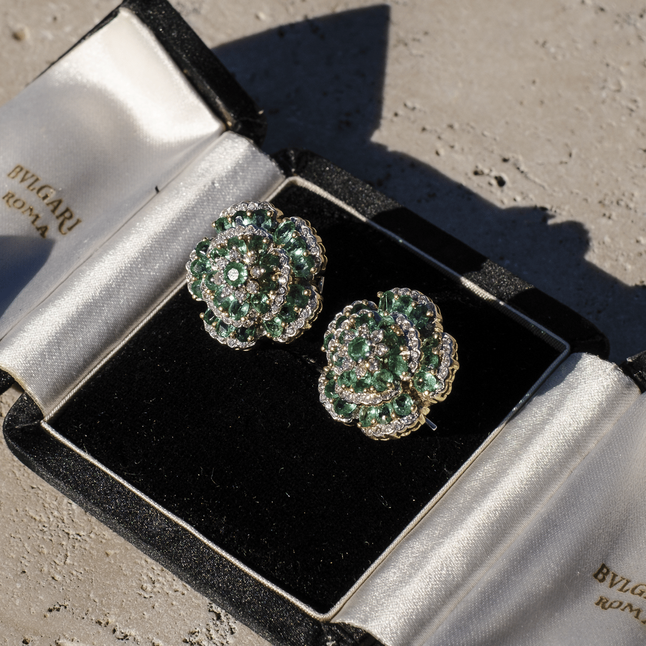 Orecchini vintage con smeraldi e diamanti - immagine 6