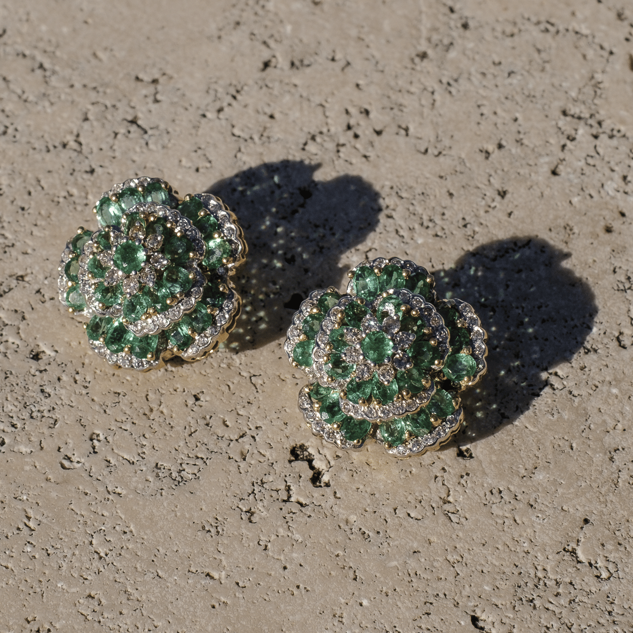 Orecchini vintage con smeraldi e diamanti - immagine 7