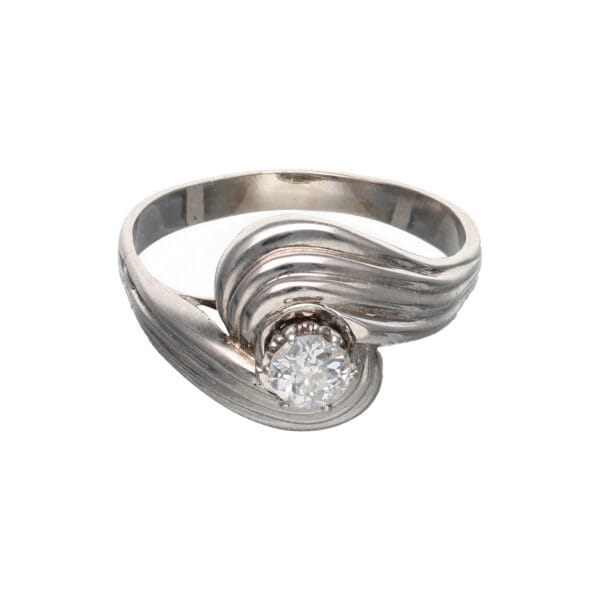 Anello anni 1960 ondulato in oro bianco con diamante taglio antico_1