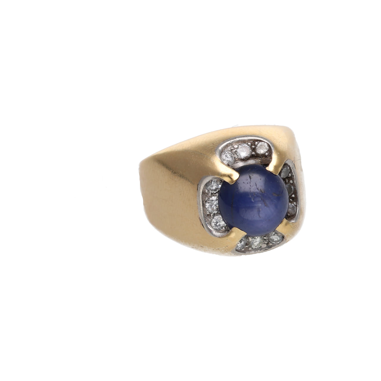 Anello cavalier in oro giallo a cupola con zaffiro taglio cabochon e diamanti_2