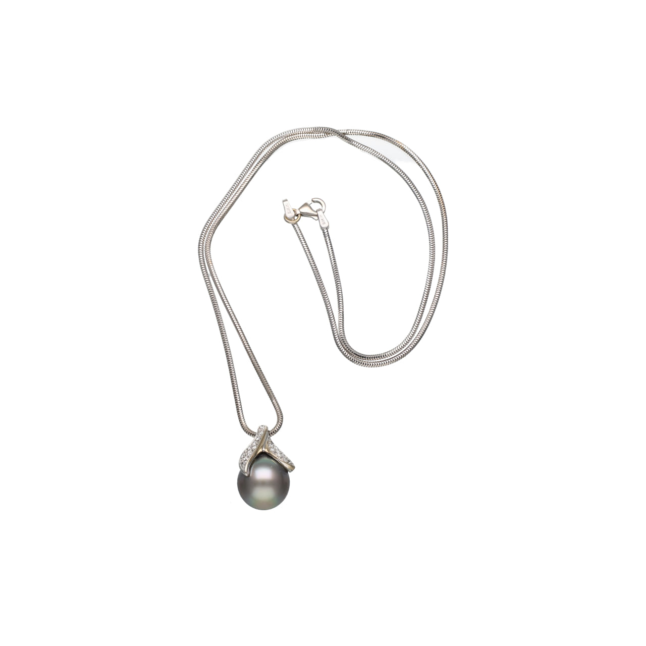 Collana in oro bianco con pendente con perla grigia e diamanti_3